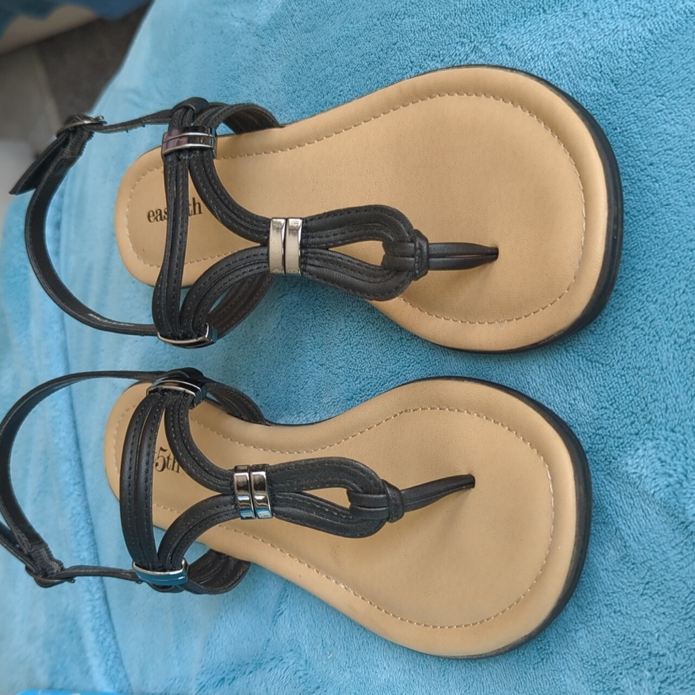 East 5th Dove Black sandals